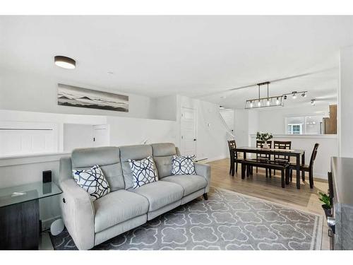 912 Cranbrook Walk Se, Calgary, AB - Indoor Photo Showing Living Room