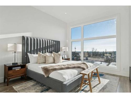 2036 30 Avenue Sw, Calgary, AB - Indoor Photo Showing Bedroom