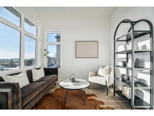 2036 30 Avenue Sw, Calgary, AB - Indoor Photo Showing Living Room