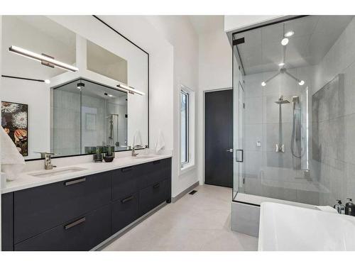 2036 30 Avenue Sw, Calgary, AB - Indoor Photo Showing Bathroom