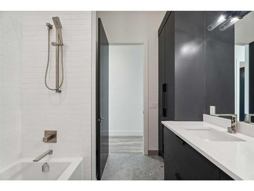 2036 30 Avenue Sw, Calgary, AB - Indoor Photo Showing Bathroom