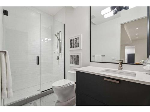 2036 30 Avenue Sw, Calgary, AB - Indoor Photo Showing Bathroom