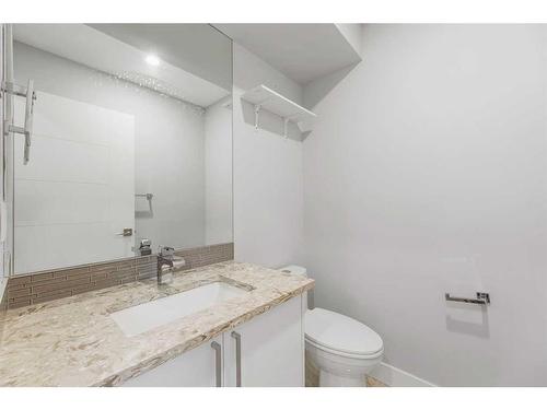 1806 8 Street Sw, Calgary, AB - Indoor Photo Showing Bathroom