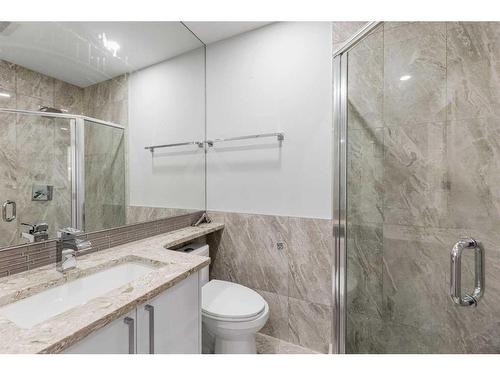 1806 8 Street Sw, Calgary, AB - Indoor Photo Showing Bathroom