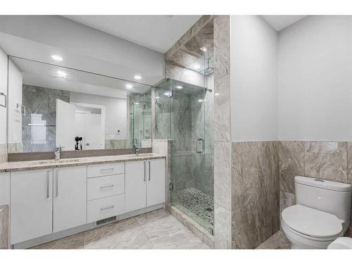 1806 8 Street Sw, Calgary, AB - Indoor Photo Showing Bathroom