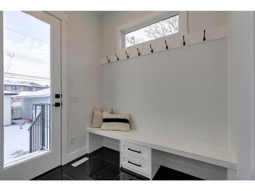 1420 41 Street Sw, Calgary, AB - Indoor Photo Showing Other Room