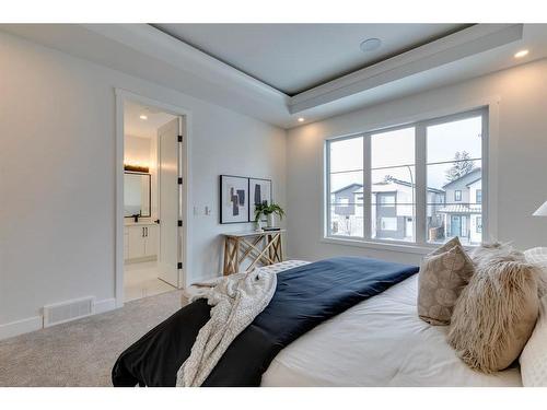 1420 41 Street Sw, Calgary, AB - Indoor Photo Showing Bedroom