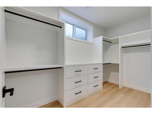 1420 41 Street Sw, Calgary, AB - Indoor With Storage