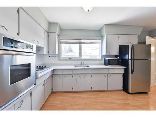 116 Glacier Drive Sw, Calgary, AB - Indoor Photo Showing Kitchen