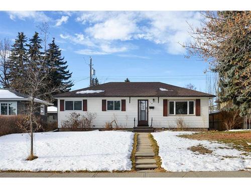 116 Glacier Drive Sw, Calgary, AB - Outdoor With Facade