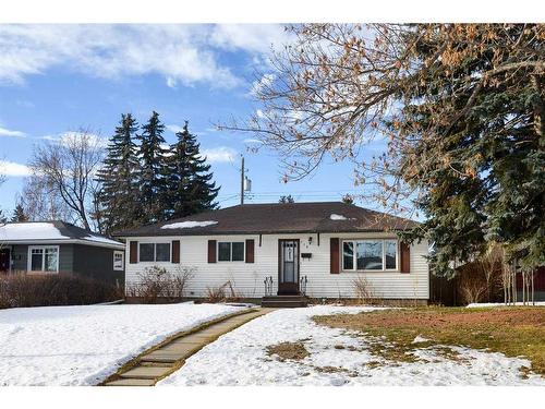 116 Glacier Drive Sw, Calgary, AB - Outdoor With Facade