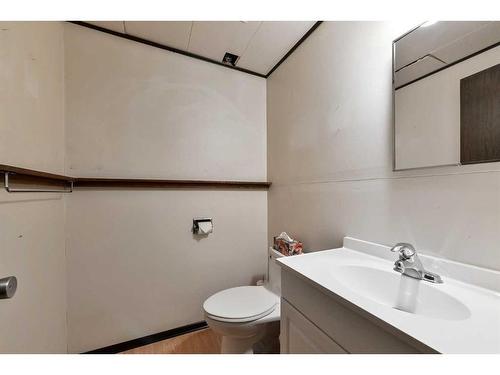 116 Glacier Drive Sw, Calgary, AB - Indoor Photo Showing Bathroom