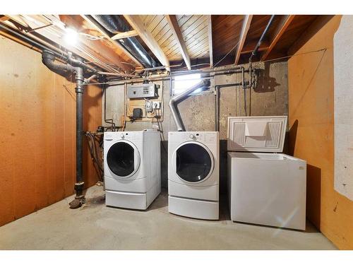 116 Glacier Drive Sw, Calgary, AB - Indoor Photo Showing Laundry Room