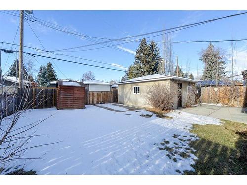 116 Glacier Drive Sw, Calgary, AB - Outdoor