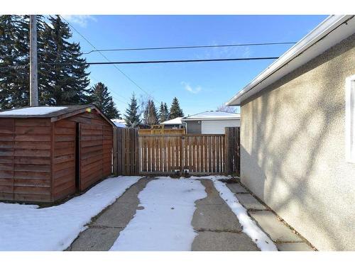 116 Glacier Drive Sw, Calgary, AB - Outdoor