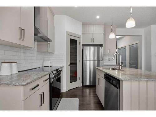 24 Sherwood Park Nw, Calgary, AB - Indoor Photo Showing Kitchen With Upgraded Kitchen