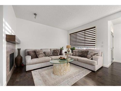 24 Sherwood Park Nw, Calgary, AB - Indoor Photo Showing Living Room