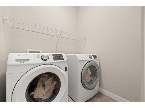 24 Sherwood Park Nw, Calgary, AB - Indoor Photo Showing Laundry Room