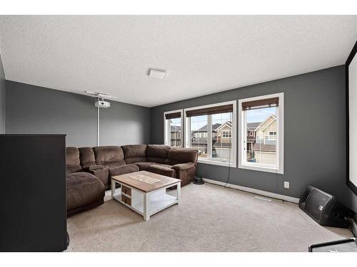 24 Sherwood Park Nw, Calgary, AB - Indoor Photo Showing Living Room