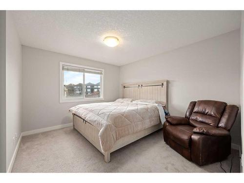 24 Sherwood Park Nw, Calgary, AB - Indoor Photo Showing Bedroom