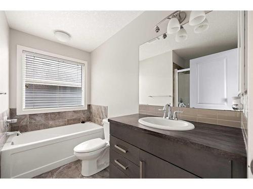 24 Sherwood Park Nw, Calgary, AB - Indoor Photo Showing Bathroom