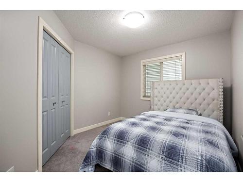 24 Sherwood Park Nw, Calgary, AB - Indoor Photo Showing Bedroom