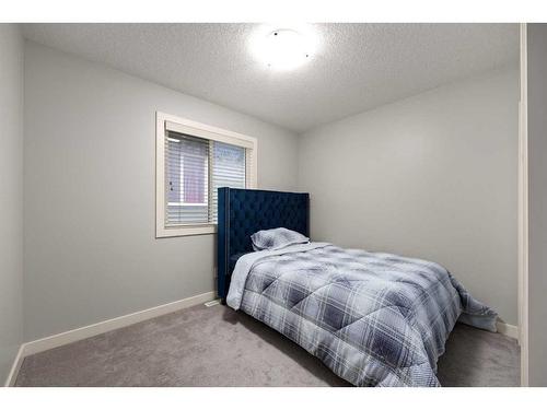 24 Sherwood Park Nw, Calgary, AB - Indoor Photo Showing Bedroom