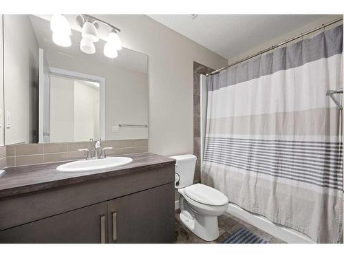 24 Sherwood Park Nw, Calgary, AB - Indoor Photo Showing Bathroom