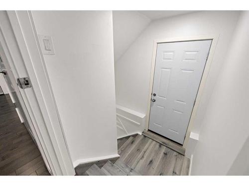 24 Sherwood Park Nw, Calgary, AB - Indoor Photo Showing Other Room