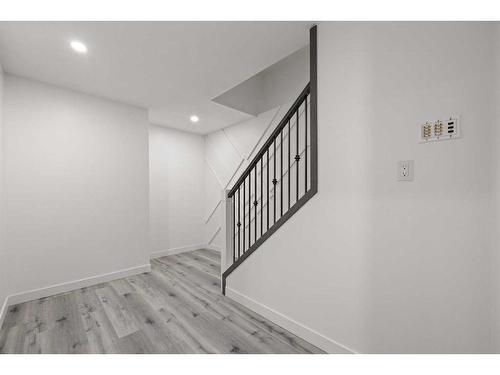 24 Sherwood Park Nw, Calgary, AB - Indoor Photo Showing Other Room