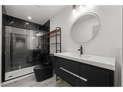 24 Sherwood Park Nw, Calgary, AB - Indoor Photo Showing Bathroom