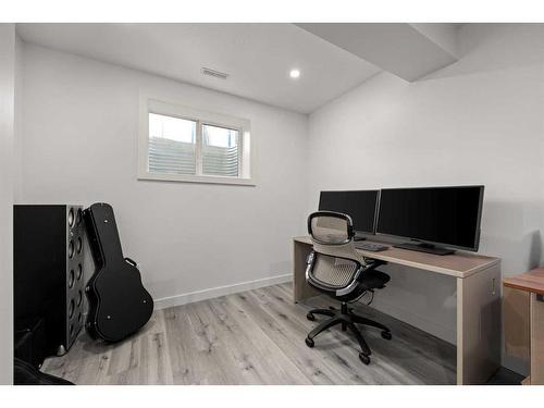 24 Sherwood Park Nw, Calgary, AB - Indoor Photo Showing Office