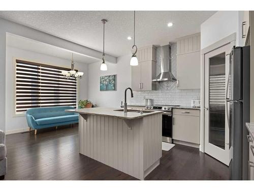 24 Sherwood Park Nw, Calgary, AB - Indoor Photo Showing Kitchen With Upgraded Kitchen