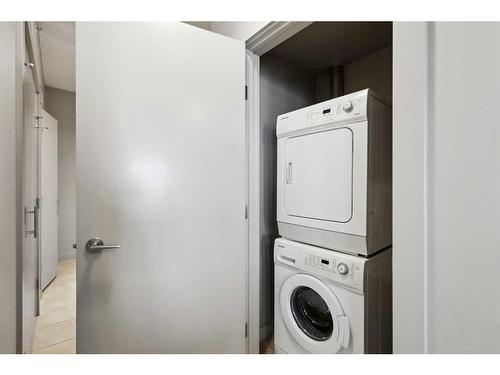 1319-8880 Horton Road Sw, Calgary, AB - Indoor Photo Showing Laundry Room