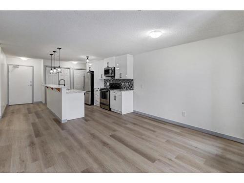 2217-700 Willowbrook Road Nw, Airdrie, AB - Indoor Photo Showing Kitchen