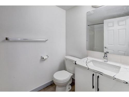 2217-700 Willowbrook Road Nw, Airdrie, AB - Indoor Photo Showing Bathroom