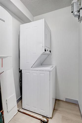 2217-700 Willowbrook Road Nw, Airdrie, AB - Indoor Photo Showing Laundry Room