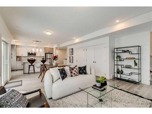 88-2117 81 Street Sw, Calgary, AB - Indoor Photo Showing Living Room