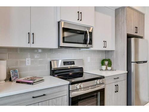 88-2117 81 Street Sw, Calgary, AB - Indoor Photo Showing Kitchen