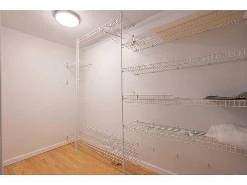 211 21 Avenue Nw, Calgary, AB - Indoor With Storage