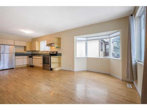 211 21 Avenue Nw, Calgary, AB - Indoor Photo Showing Kitchen