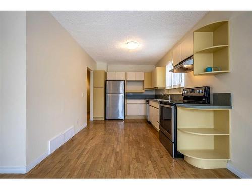 211 21 Avenue Nw, Calgary, AB - Indoor Photo Showing Kitchen