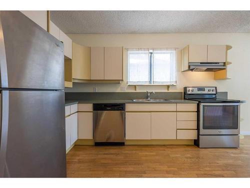 211 21 Avenue Nw, Calgary, AB - Indoor Photo Showing Kitchen