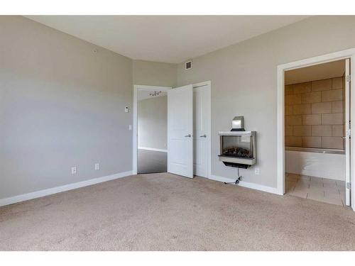 403-1108 15 Street Sw, Calgary, AB - Indoor Photo Showing Other Room