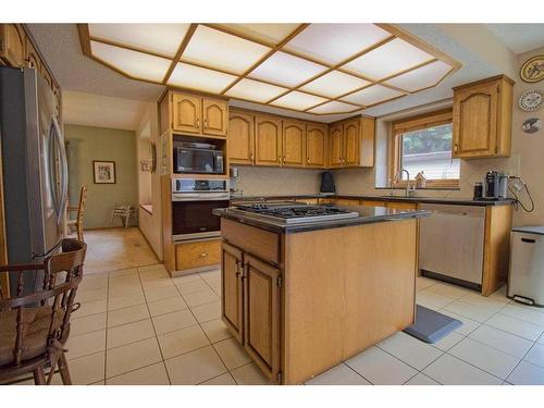 319 Edenwold Drive Nw, Calgary, AB - Indoor Photo Showing Kitchen