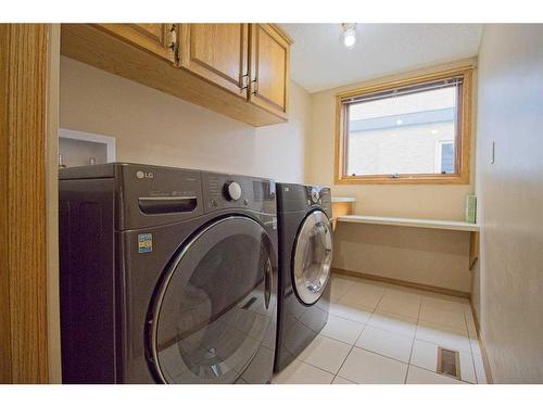 319 Edenwold Drive Nw, Calgary, AB - Indoor Photo Showing Laundry Room