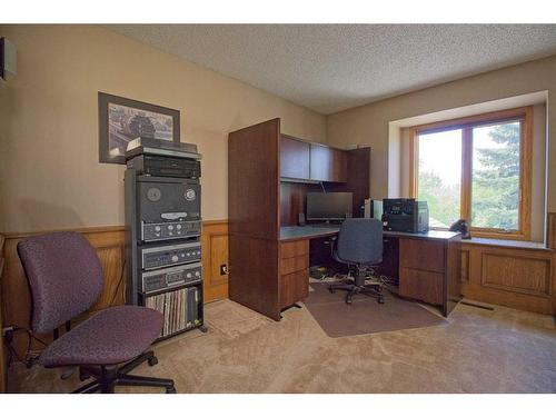 319 Edenwold Drive Nw, Calgary, AB - Indoor Photo Showing Office