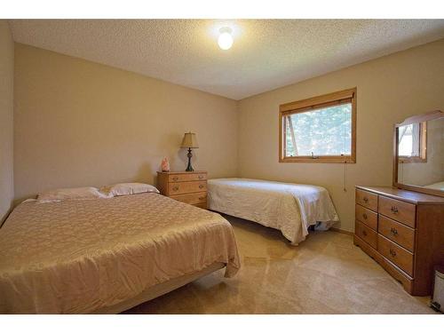 319 Edenwold Drive Nw, Calgary, AB - Indoor Photo Showing Bedroom