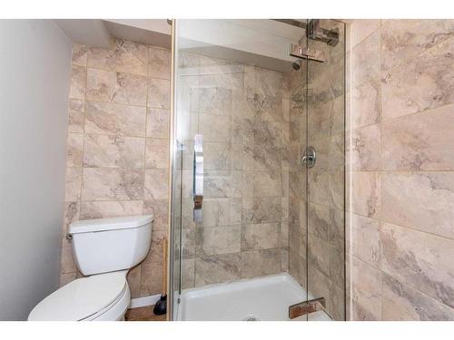 23 Martinwood Court Ne, Calgary, AB - Indoor Photo Showing Bathroom