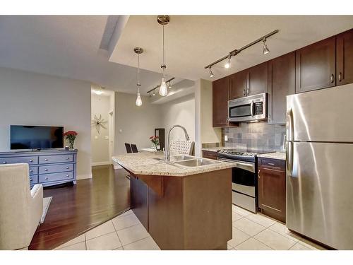 308-108 25 Avenue Sw, Calgary, AB - Indoor Photo Showing Kitchen With Stainless Steel Kitchen With Double Sink With Upgraded Kitchen